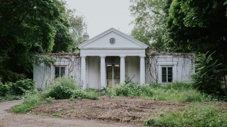 Photo Creepy mansion