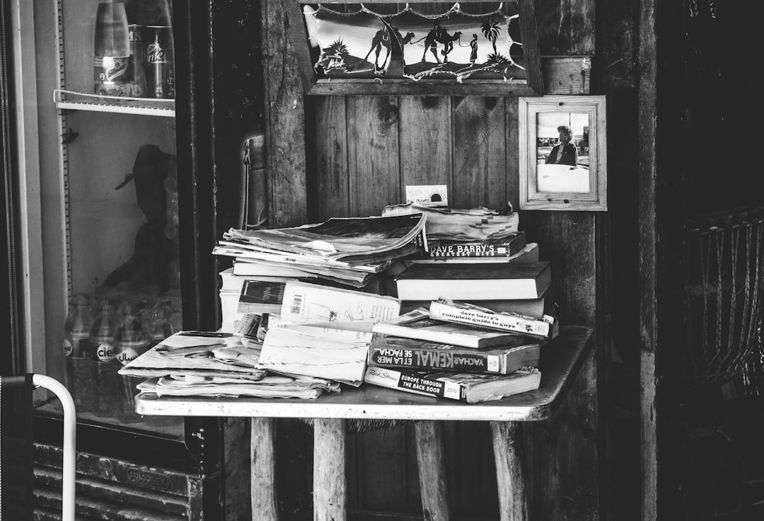 Photo Vintage bookshelf